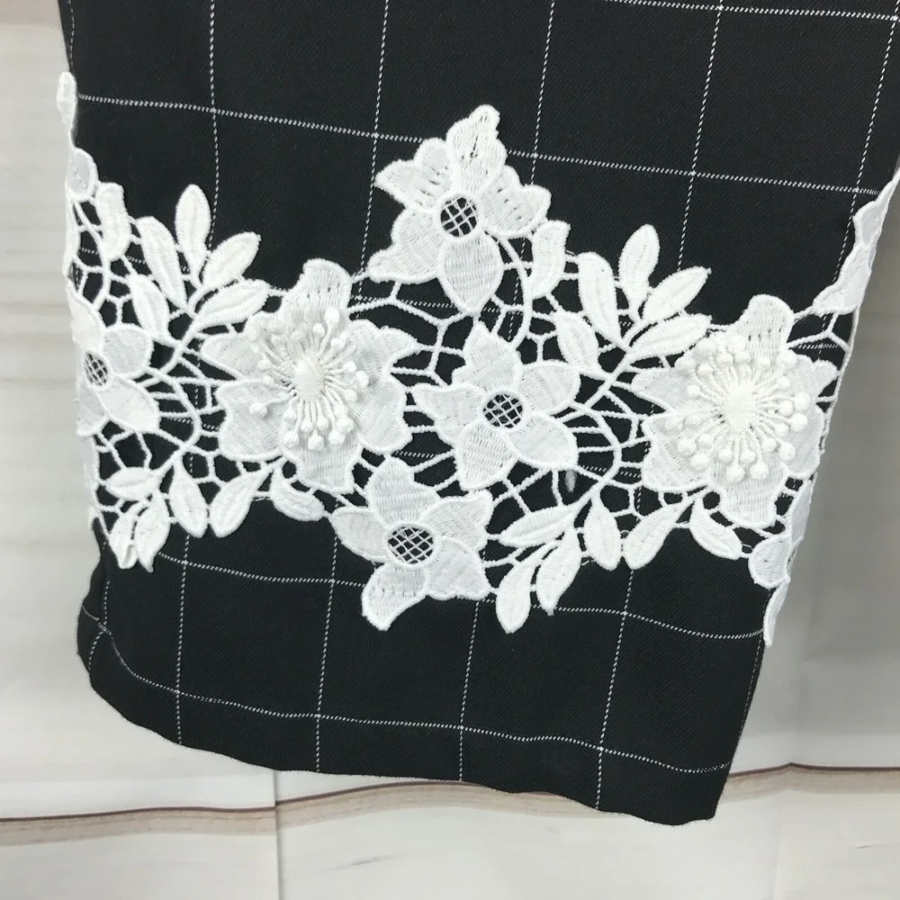 Linea Louis Dell'Olio Pants Women 14P Black Windowpane Crop Lace Applique Pocket